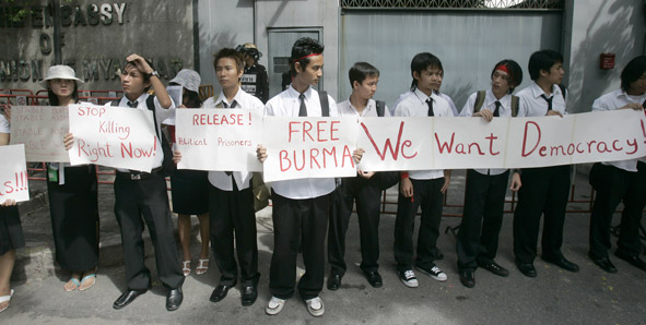 Thai students protest for democracy in Myanmar