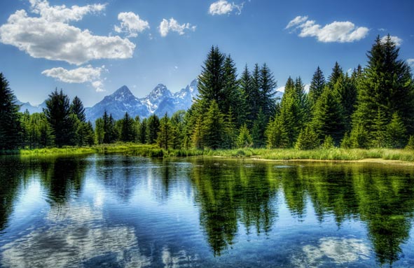 lake in front of Grand Tetons in Wyoming